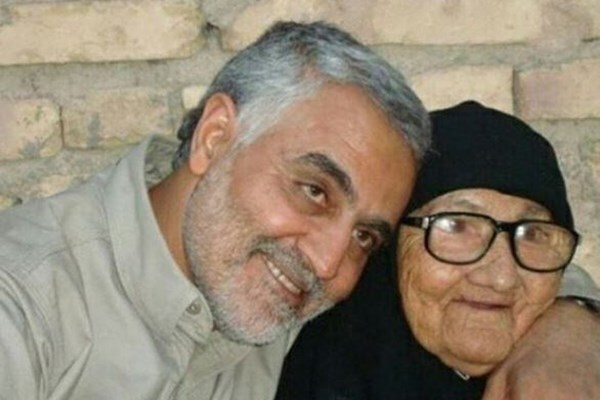 عکس حاج قاسم و مادرشان