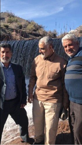 حاج قاسم و دوستانش در حوالی زادگاهش