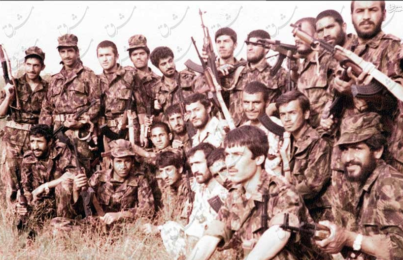 حاج قاسم ایستاده از سمت چپ نفر پنجم