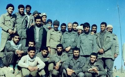 شهید حاج قاسم سلیمانی و شهید احمد سلیمانی در زمان دفاع مقدس